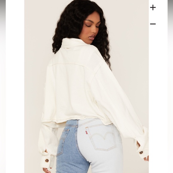 We the Free | Oversized White Cotton Saturday Cropped Shacket - Picture 9 of 10